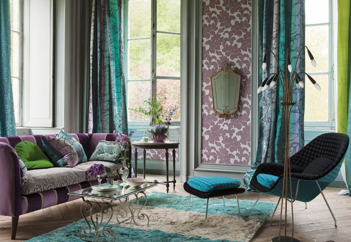 combinación de violeta y turquesa en el interior