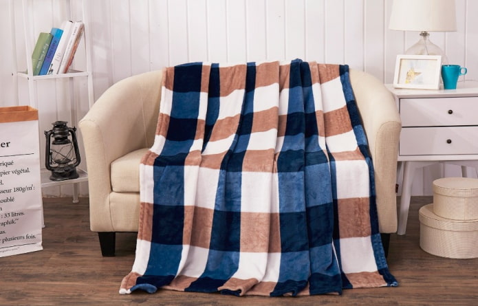 plaid cape para sa sofa sa interior