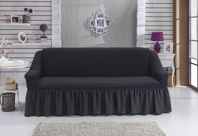 sofa cape na may ruffles sa interior