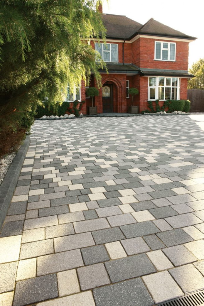 tricolor sidewalk tile