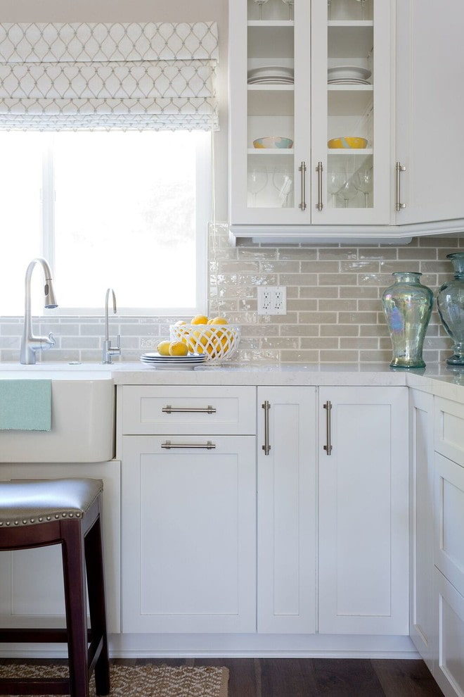 Azulejos beige en la cocina.