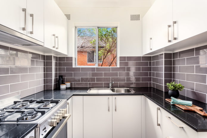 lechada para azulejos en el interior de la cocina