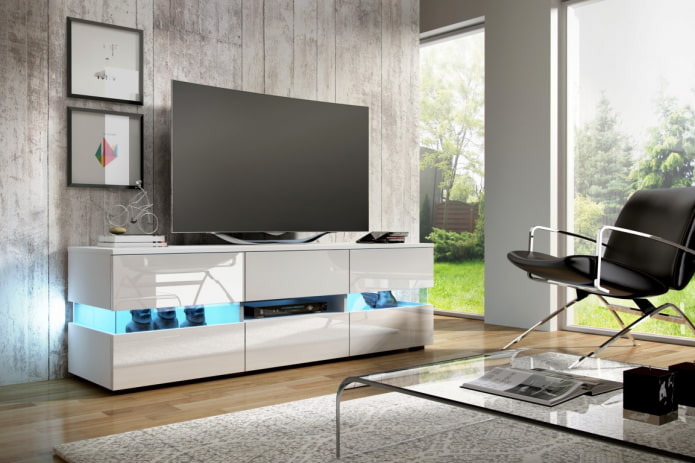 Mueble de TV en interior de alta tecnología.