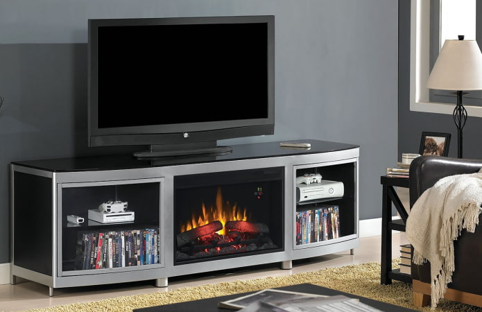 Mueble de TV con chimenea eléctrica en el interior.