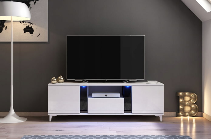 Mueble de TV en blanco en el interior.