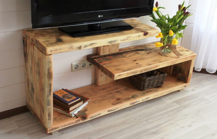 orihinal na TV stand sa interior