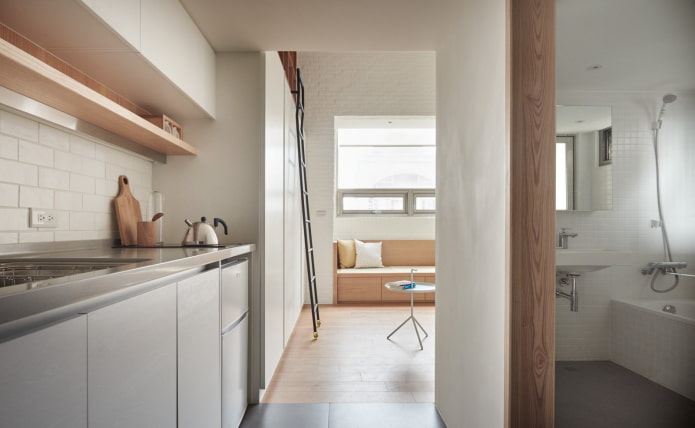 Baño y cocina en el estudio.