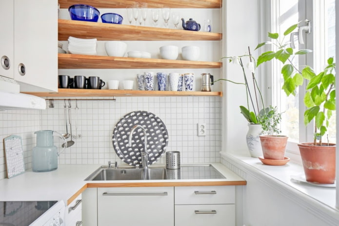 estantes en el interior de la cocina en estilo escandinavo