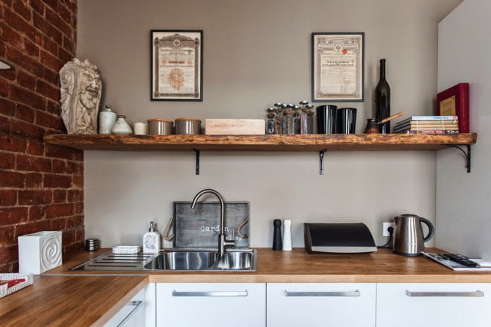 estantes en el interior de una cocina estilo loft