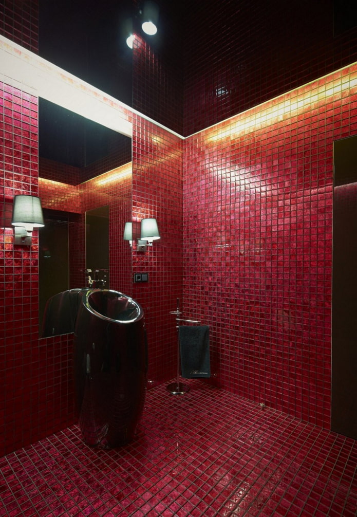 baño en tonos rojos