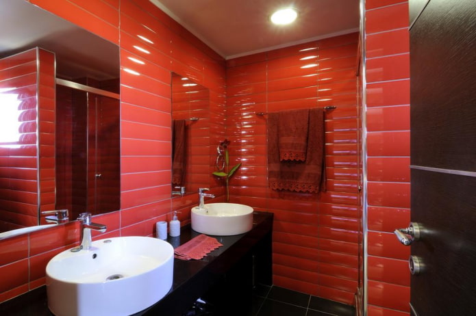 muebles de baño en tonos rojos