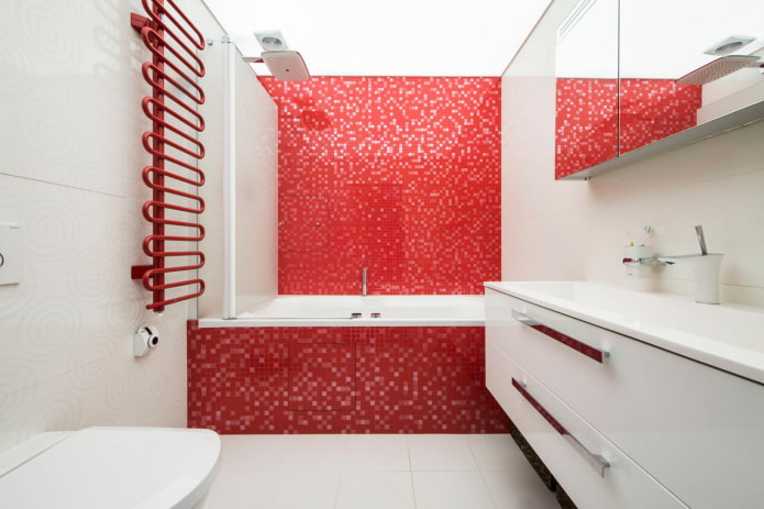 baño en tonos rojos y blancos