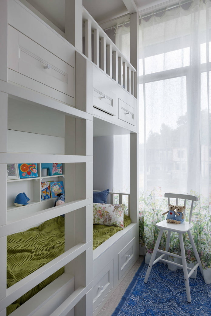 Loft bed para sa dalawang bata