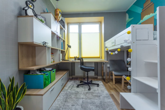 Habitación infantil con detalles en amarillo.