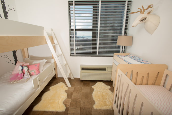 diseño de dormitorio para tres niños de diferentes edades.