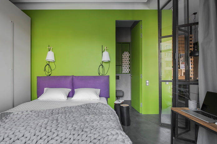 Combinación de colores en el interior del dormitorio en tonos verdes.