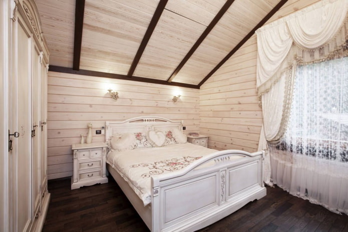 Provence style attic na panloob na silid-tulugan