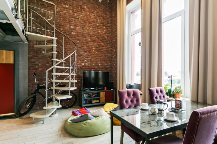 interior de apartamento con literas estilo loft