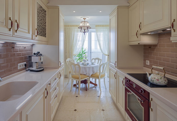 mesa de comedor junto a la ventana