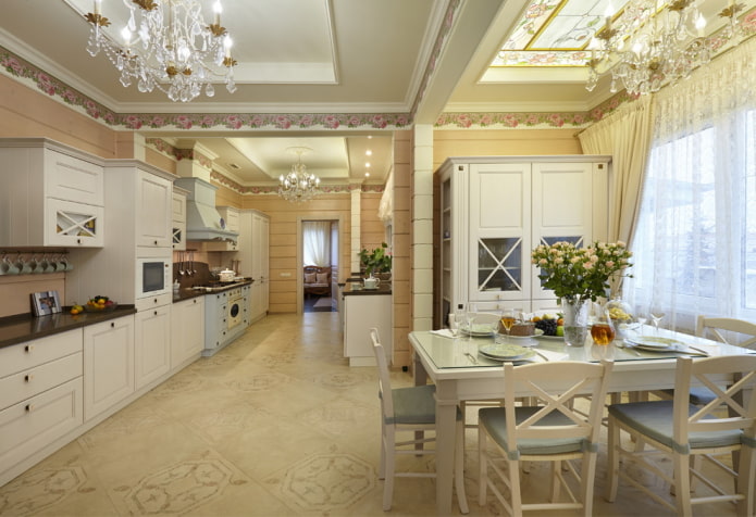 muebles y decoración en el interior de una casa de troncos.