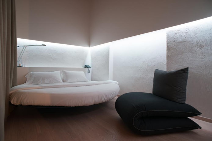 muebles en el interior del dormitorio en estilo de alta tecnología.