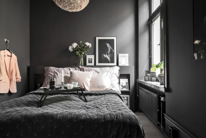 decoración e iluminación en el dormitorio en tonos negros