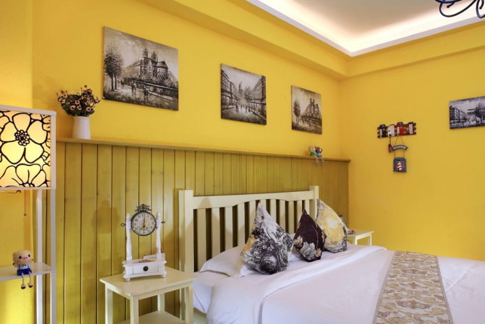 decoración e iluminación en el interior del dormitorio en tonos amarillos