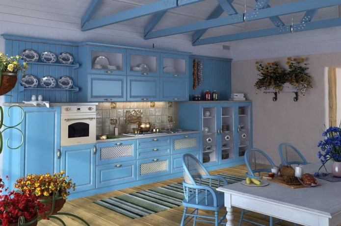 cocina en tonos azules en estilo provenzal