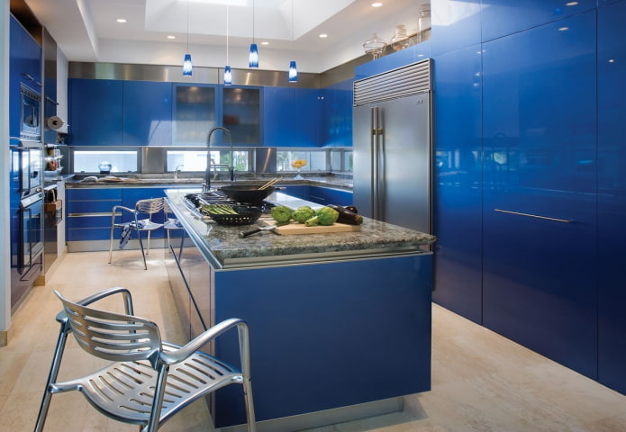 interior de cocina en tonos azules