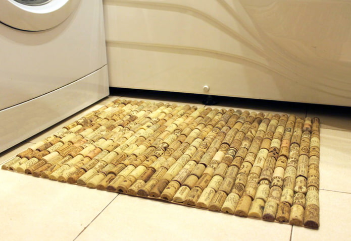 Alfombra confeccionada en el baño.