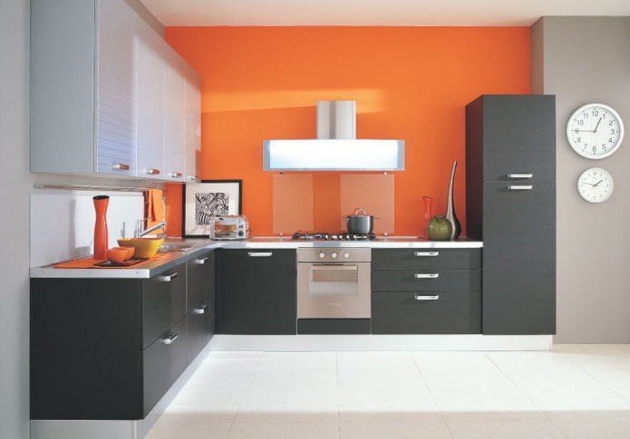 interior de la cocina en colores gris-naranja