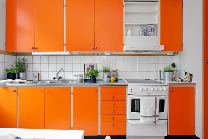 cocina mate en colores naranja