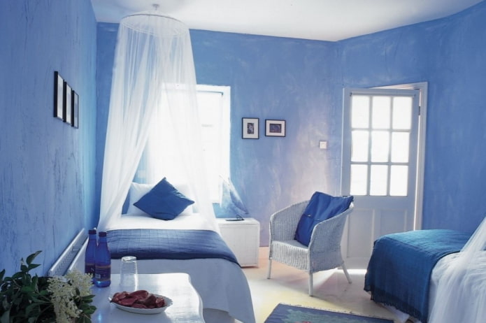 interior de dormitorio azul y azul