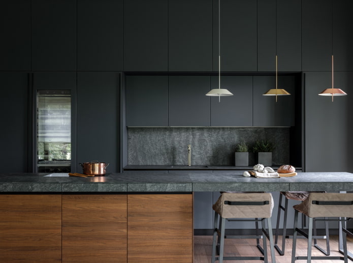 interior de la cocina en gris oscuro