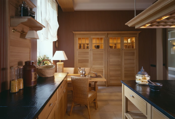 muebles y electrodomésticos en el interior de la cocina en tonos marrones