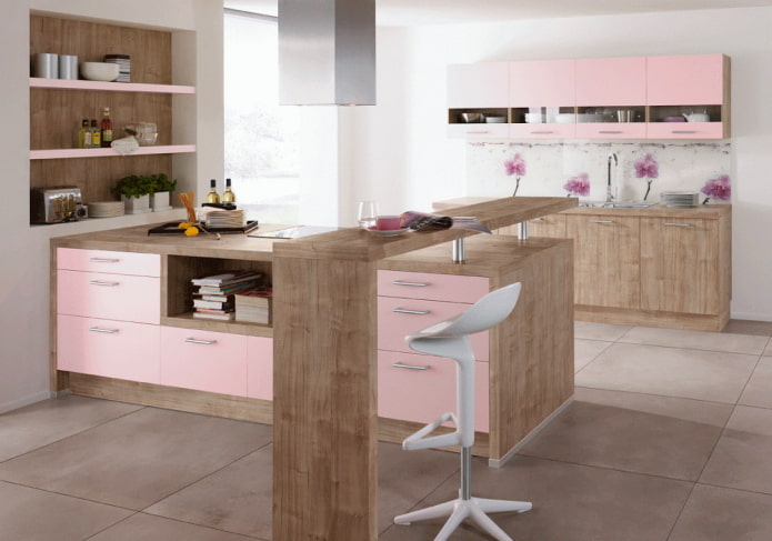 interior de la cocina en colores beige y rosa