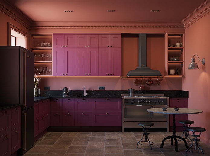 Interior de la cocina en colores rosa y lila.