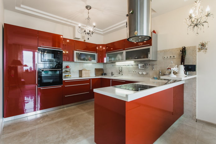 interior de cocina en tonos rojos