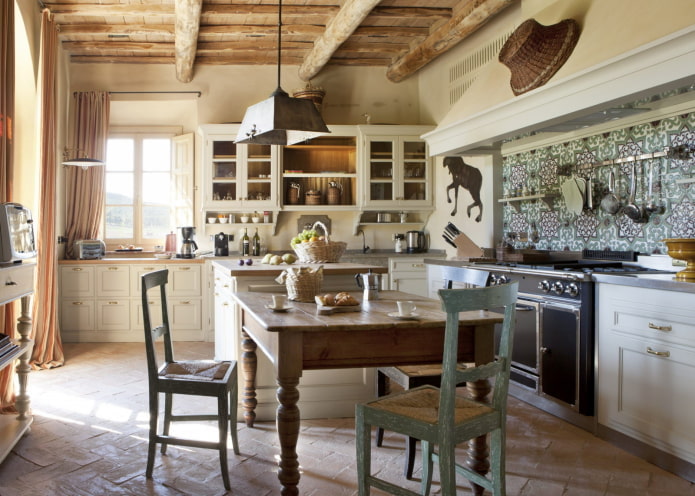 muebles en el interior de la cocina en un estilo rústico rústico