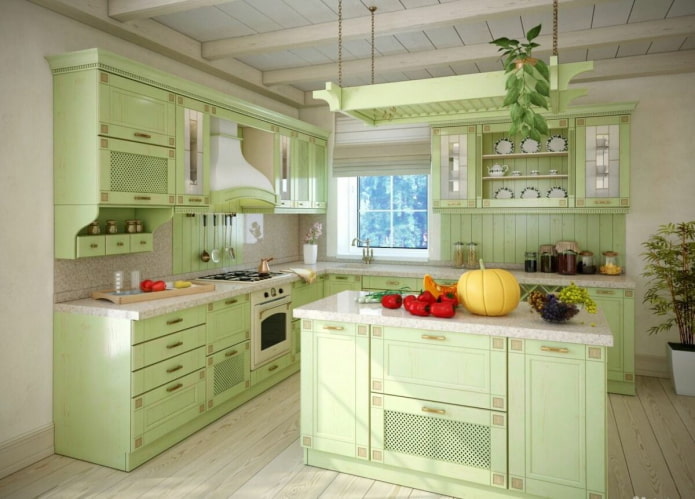 Estilo provenzal en el interior de una cocina verde.