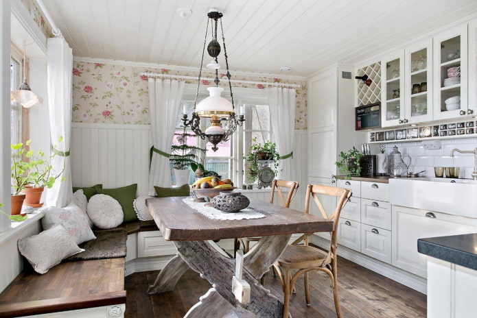 Cocina de estilo provenzal en una casa particular