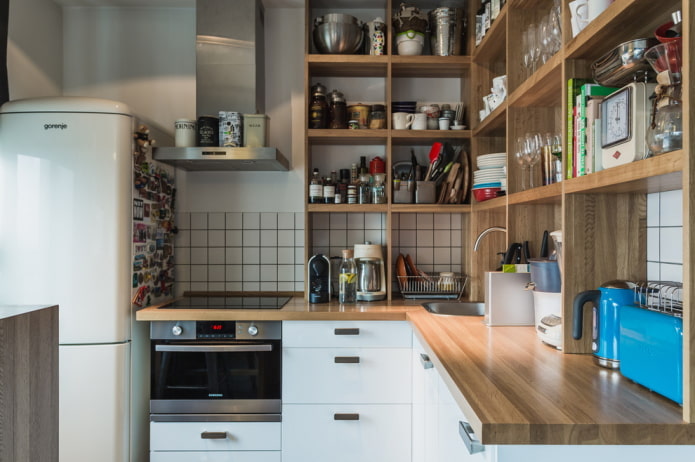 sistemas de almacenamiento en el interior de la cocina en forma de esquina