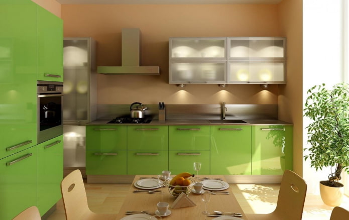 interior de la cocina en colores beige y verde claro