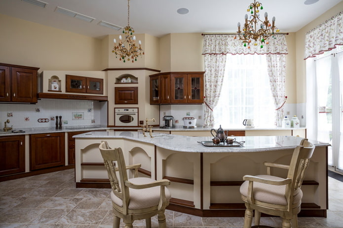 muebles en el interior de una cocina clásica