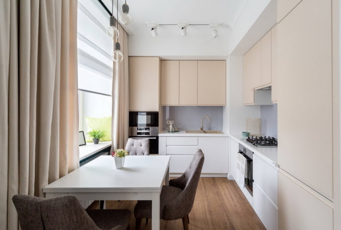 interior de la cocina en colores blanco y beige