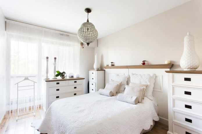 muebles en el interior del dormitorio en colores blancos