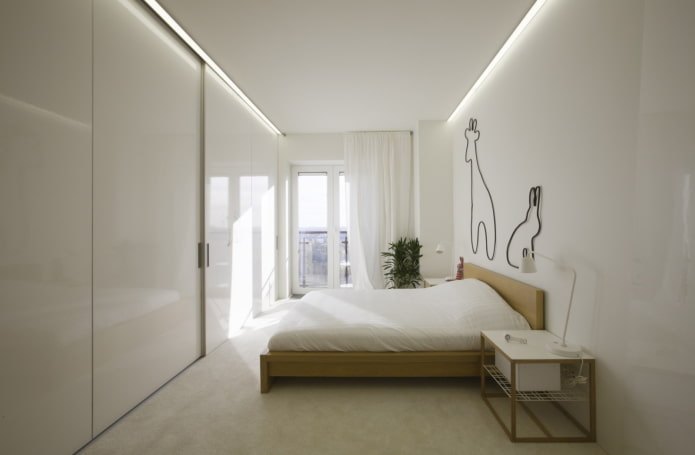 habitación estrecha en el estilo del minimalismo