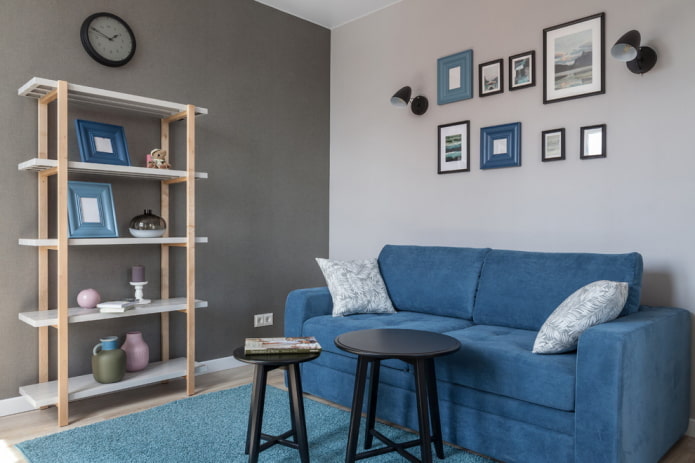 muebles en el interior de una pequeña sala de estar