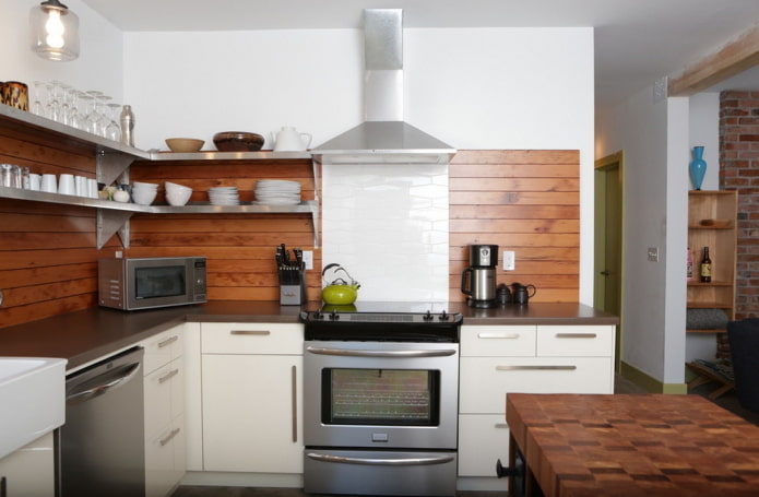 madera en la decoración del delantal de cocina