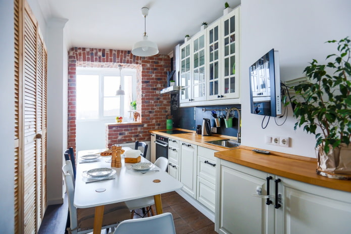 diseño de la abertura en el interior de la cocina combinado con la logia